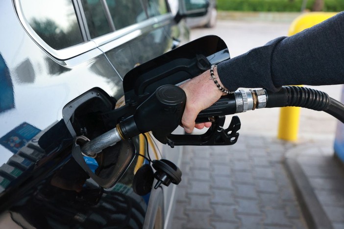 Dal Cdm nuovo decreto Carburanti, sconto sulle accise fino al 6 giugno