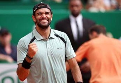 Berrettini travolge Medvedev a Montecarlo e si 'scusa' con... Carlo Verdone. Cos'è successo Berrettini travolge Medvedev a Montecarlo e si 'scusa' con... Carlo Verdone. Cos'è successo