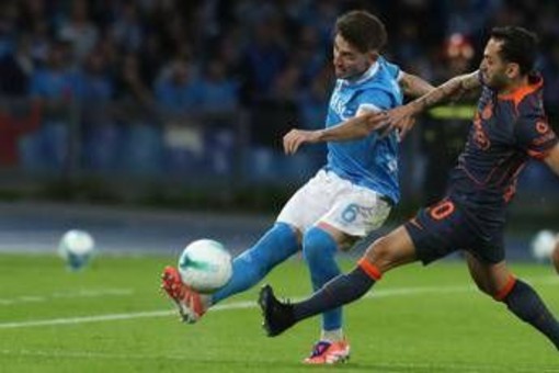 Seconda ammonizione per Gilmour, anzi no: il 'giallo' in Napoli-Inter Seconda ammonizione per Gilmour, anzi no: il 'giallo' in Napoli-Inter