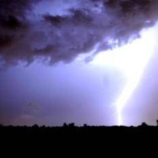 Ancora ottobrata, poi cambia tutto: maltempo in arrivo, rischio eventi estremi Ancora ottobrata, poi cambia tutto: maltempo in arrivo, rischio eventi estremi