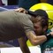 Cobolli si fa male nel derby e scoppia a piangere, Berrettini lo abbraccia Cobolli si fa male nel derby e scoppia a piangere, Berrettini lo abbraccia