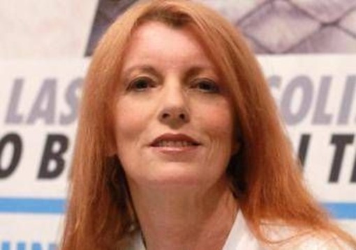 Brambilla adotta 'Minerva', la mucca fuggita da un macello in Brianza Brambilla adotta 'Minerva', la mucca fuggita da un macello in Brianza