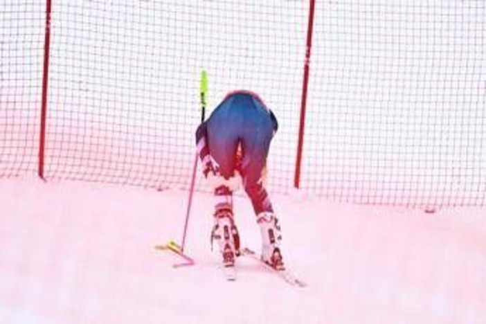 Discesa femminile Crans Montana cancellata, cadute 3 sciatrici su 6: paura per Vonn