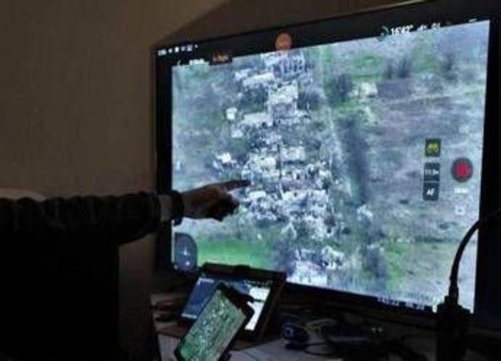 Guerini: "Allarme Cia su attacchi russi con droni in Europa? E' notizia giornalistica, va verificata" Guerini: "Allarme Cia su attacchi russi con droni in Europa? E' notizia giornalistica, va verificata"