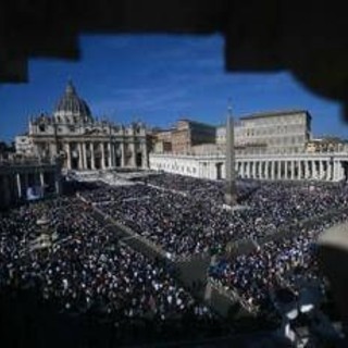 Il Papa proclama sette nuovi santi e lancia ancora un appello: "Pace in Terra Santa, Ucraina, e negli altri luoghi di guerra" Il Papa proclama sette nuovi santi e lancia ancora un appello: "Pace in Terra Santa, Ucraina, e negli altri luoghi di guerra"