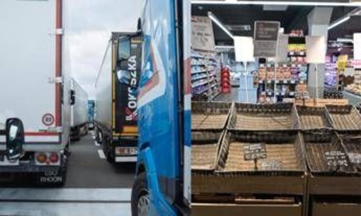 Caro carburanti, ancora proteste al Sud: presidi Tir a Nola e Avellino Est, a secco distributori e supermercati Caro carburanti, ancora proteste al Sud: presidi Tir a Nola e Avellino Est, a secco distributori e supermercati