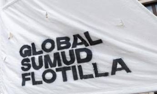 Flotilla, il racconto di un attivista italiano: "Costretti in ginocchio con armi puntate, persone prese a calci" Flotilla, il racconto di un attivista italiano: "Costretti in ginocchio con armi puntate, persone prese a calci"