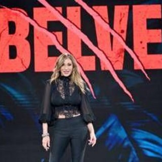 Belve, chi è Sabrina Salerno: dal tumore al seno al rapporto complicato col padre