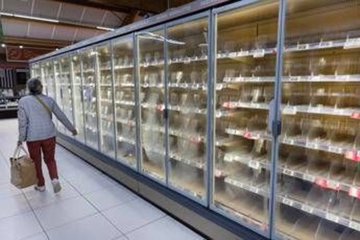Francia, attacco informatico ai supermercati: centinaia di frigoriferi fuori uso