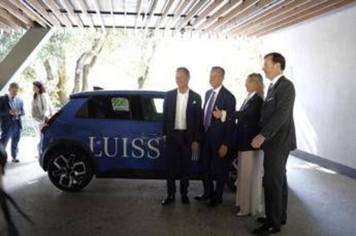 Al via nuovo progetto di car sharing elettrico di Luiss, Acea e Renault Al via nuovo progetto di car sharing elettrico di Luiss, Acea e Renault