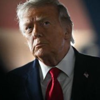 Iran-Usa, Araghchi: "Accordo mai così vicino. Pedaggio obbligatorio a Hormuz". Trump: "Firma nel weekend o lunedì"