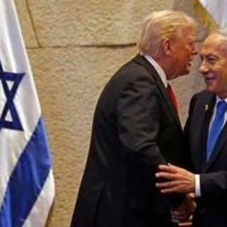Israele, Netanyahu primo premier incriminato in carica: le accuse e la richiesta di grazia di Trump Israele, Netanyahu primo premier incriminato in carica: le accuse e la richiesta di grazia di Trump