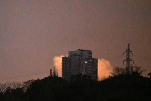 Ucraina, attacchi russi su Kiev: almeno due morti. Trump-Putin, nessun vertice per ora Ucraina, attacchi russi su Kiev: almeno due morti. Trump-Putin, nessun vertice per ora