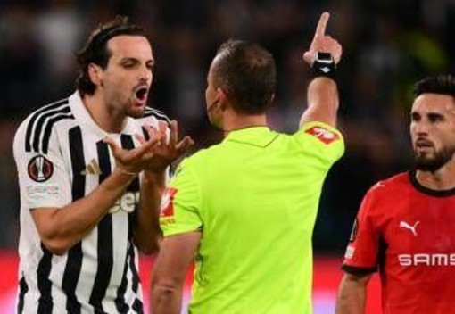 Juventus-Rennes, Gatti colpisce Samba prima del rinvio: arriva il giallo ma il difensore rischia grosso Juventus-Rennes, Gatti colpisce Samba prima del rinvio: arriva il giallo ma il difensore rischia grosso