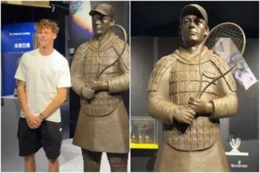Sinner di... terracotta, Shanghai omaggia Jannik con una statua Sinner di... terracotta, Shanghai omaggia Jannik con una statua