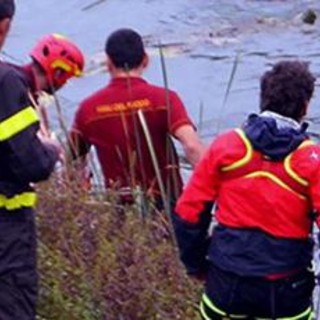 Muore tentando di salvare il nipotino nell'Adda, il bimbo non ce l'ha fatta Muore tentando di salvare il nipotino nell'Adda, il bimbo non ce l'ha fatta