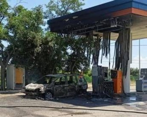 Cosenza, sopravvissuto a strage migranti: "Ho visto l'orrore, sono vivo per miracolo, è mafia del Pakistan" Cosenza, sopravvissuto a strage migranti: "Ho visto l'orrore, sono vivo per miracolo, è mafia del Pakistan"