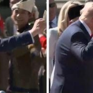 Trump arriva in Malesia, il tour comincia con la 'Donald dance' Trump arriva in Malesia, il tour comincia con la 'Donald dance'