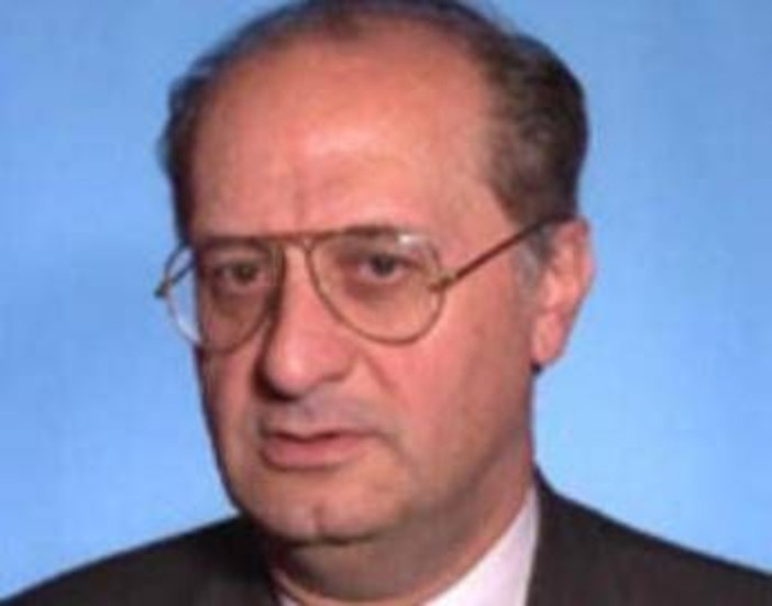 Addio a Raffaele Costa, l'ex ministro è morto a 90 anni Addio a Raffaele Costa, l'ex ministro è morto a 90 anni