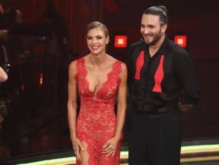 Martina Colombari dopo le critiche a Ballando con le stelle: "Non mi è concesso essere vulnerabile" Martina Colombari dopo le critiche a Ballando con le stelle: "Non mi è concesso essere vulnerabile"