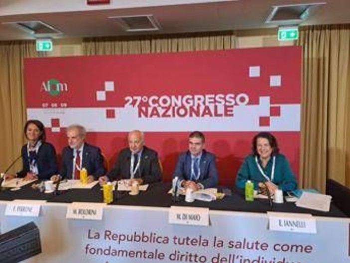 Tumori, Aiom: &quot;16% donne costrette a lasciare il lavoro dopo la diagnosi&quot;