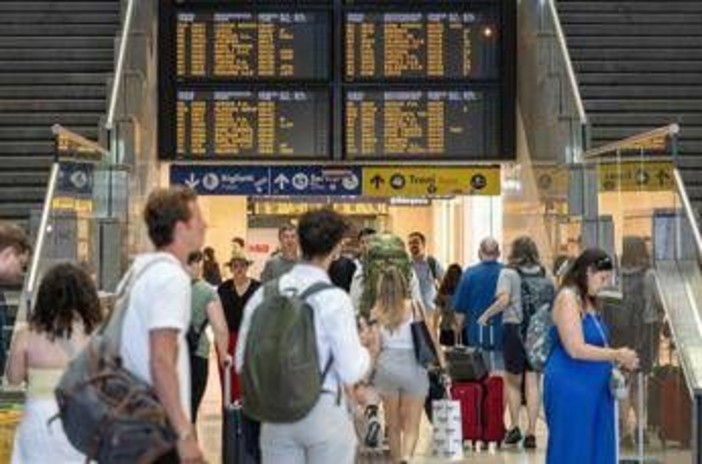 Sciopero generale, oggi l'Italia si ferma per Gaza: da treni a bus e scuola, i servizi a rischio Sciopero generale, oggi l'Italia si ferma per Gaza: da treni a bus e scuola, i servizi a rischio