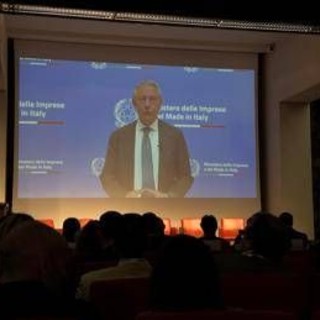 Food, Urso (Mimit): "Ristorazione in catena è 10% del mercato dei consumi" Food, Urso (Mimit): "Ristorazione in catena è 10% del mercato dei consumi"