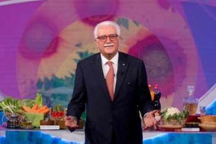 Natale, eccessi a tavola e dolci: il piano per non ingrassare Natale, eccessi a tavola e dolci: il piano per non ingrassare