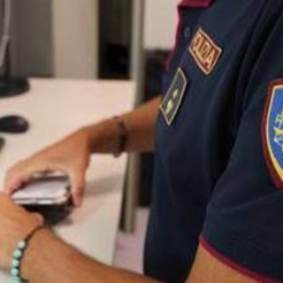 Violenze sessuali su bambini e video scambiati online, cinque arresti in Piemonte Violenze sessuali su bambini e video scambiati online, cinque arresti in Piemonte