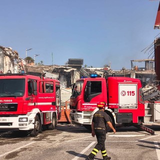Crolla palazzina a Messina, si cercano eventuali dispersi tra macerie
