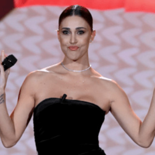 Belen Rodriguez, tra febbre e flebo: "Sono stata malissimo". Poi, il commento sul vaccino