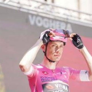 Giro d'Italia, Valgren vince la 17esima tappa: Vingegaard sempre in rosa