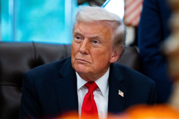 Trump “Putin dovrebbe far cessare la guerra, non testare missili” Trump “Putin dovrebbe far cessare la guerra, non testare missili”