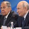 Russia, Putin: "Nessun attacco all'Ue". Lavrov ribalta la minaccia: "Guerra breve se Europa ci colpisce"