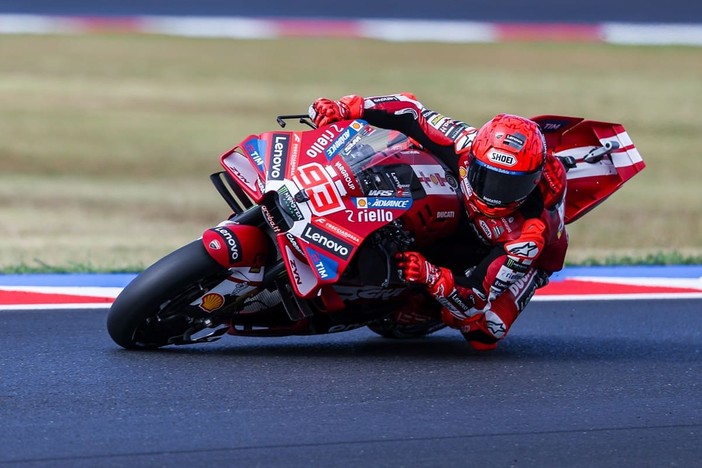 Marc Marquez vince la Sprint a Misano, preceduti Bezzecchi e Martin
