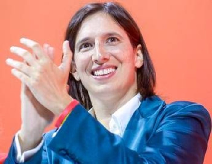 Centrosinistra, Schlein ufficializza corsa per Palazzo Chigi: "Io candidata premier, con o senza primarie"