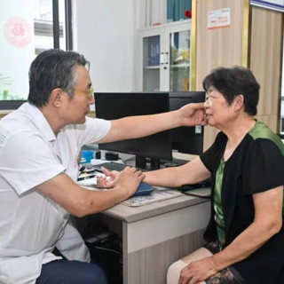 Cina presenta piano per potenziare servizi infermieristici e di riabilitazione