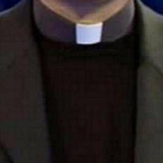 Prete-giornalista molesta collega, pm chiede rinvio a giudizio