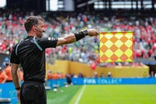 Mondiali, la Fifa rivoluziona il fuorigioco: niente più bandierine 'in ritardo'