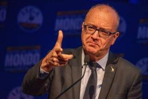 Con t-shirt 'Bella ciao' contestano Valditara a Fermo, cacciati dai presenti Con t-shirt 'Bella ciao' contestano Valditara a Fermo, cacciati dai presenti