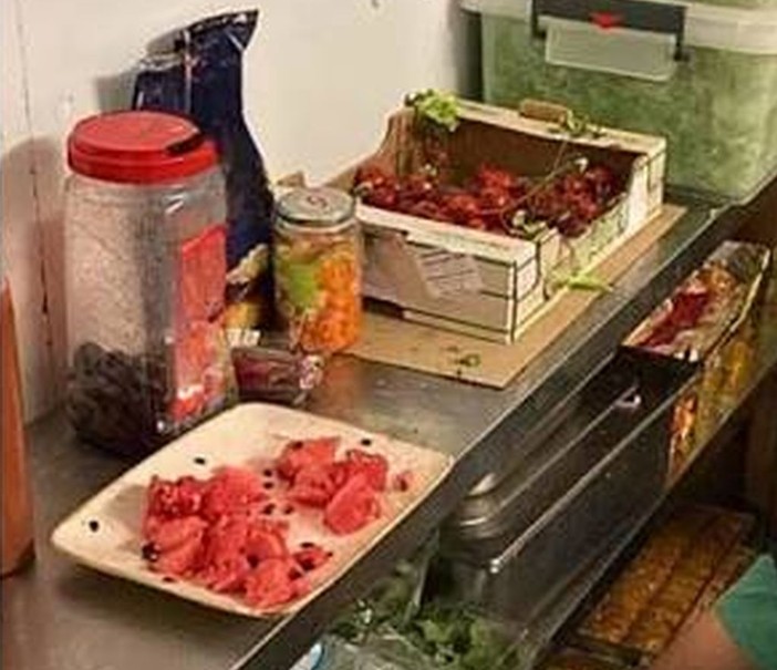 Nas sequestrano a Reggio Calabria una tonnellata di alimenti non conformi Nas sequestrano a Reggio Calabria una tonnellata di alimenti non conformi