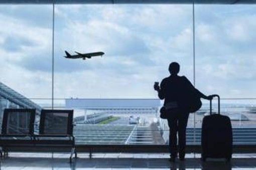 Londra, aereo si ferma in pista: tutti i voli bloccati a Gatwick