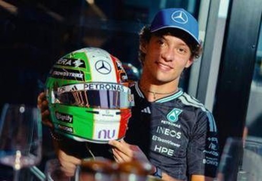 "Pizza, caffè e... Nazionale di calcio": Antonelli e il casco speciale per Monza (ispirato a Valentino Rossi) "Pizza, caffè e... Nazionale di calcio": Antonelli e il casco speciale per Monza (ispirato a Valentino Rossi)