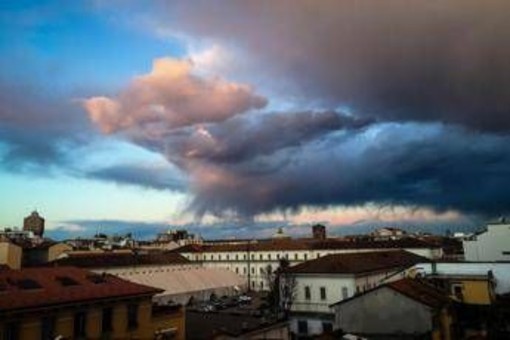 Maltempo, cieli grigi e Ottobrata: il meteo spacca l'Italia Maltempo, cieli grigi e Ottobrata: il meteo spacca l'Italia
