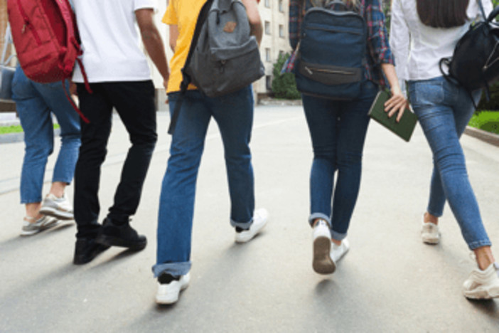 Metal detector a scuola su richiesta, la circolare anti coltelli di Valditara e Piantedosi