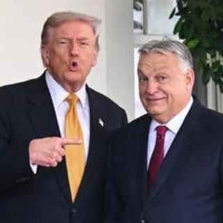 Trump accoglie Orban alla Casa Bianca: "Incontro con Putin? C'è sempre una possibilità" Trump accoglie Orban alla Casa Bianca: "Incontro con Putin? C'è sempre una possibilità"