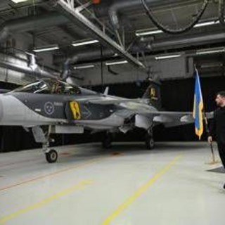 Ucraina, Zelensky: "Attesi per il prossimo anno i primi caccia svedesi Gripen" Ucraina, Zelensky: "Attesi per il prossimo anno i primi caccia svedesi Gripen"