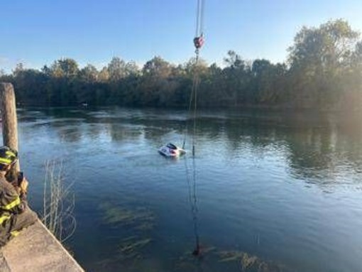 Treviso, recuperata auto nel Sile: morte le due persone a bordo Treviso, recuperata auto nel Sile: morte le due persone a bordo