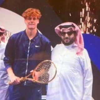 Sinner, il Six Kings Slam non vale 'solo' 6 milioni: per Jannik anche una racchetta d'oro Sinner, il Six Kings Slam non vale 'solo' 6 milioni: per Jannik anche una racchetta d'oro