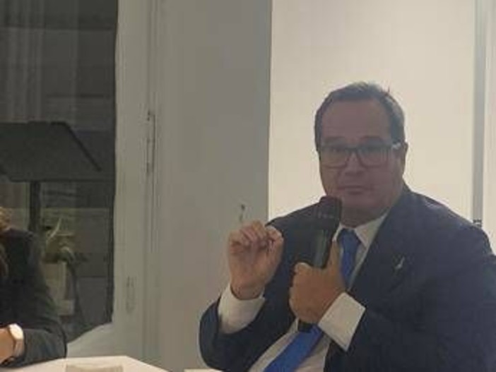 Durigon: "Salario minimo per legge a 9 euro è imposizione al basso, la svilisce contrattazione" Durigon: "Salario minimo per legge a 9 euro è imposizione al basso, la svilisce contrattazione"